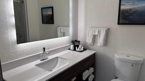 La Quinta Inn & Suites by Wyndham Milwaukee South West New Berlin image 15