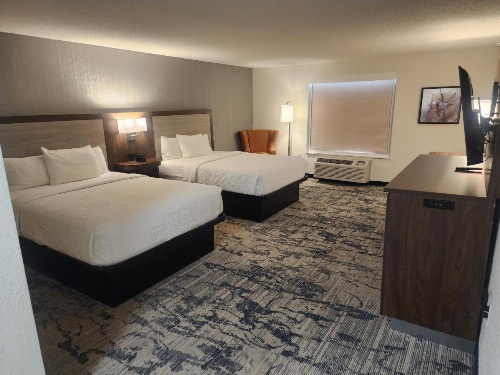 La Quinta Inn & Suites by Wyndham Milwaukee South West New Berlin image 19