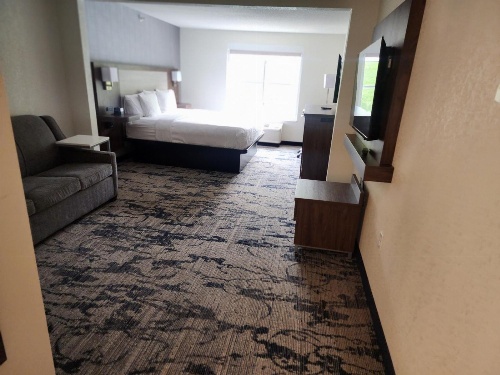 La Quinta Inn & Suites by Wyndham Milwaukee South West New Berlin image 3