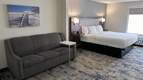La Quinta Inn & Suites by Wyndham Milwaukee South West New Berlin image 24