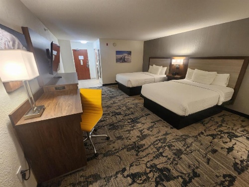 La Quinta Inn & Suites by Wyndham Milwaukee South West New Berlin image 7