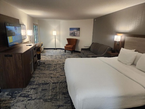La Quinta Inn & Suites by Wyndham Milwaukee South West New Berlin image 8